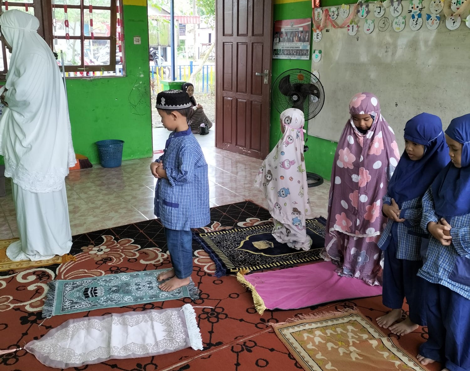 Pembelajaran Tata Cara Salat di PAUD Harapan Baru Bentuk Pembiasaan Ibadah Sejak Dini