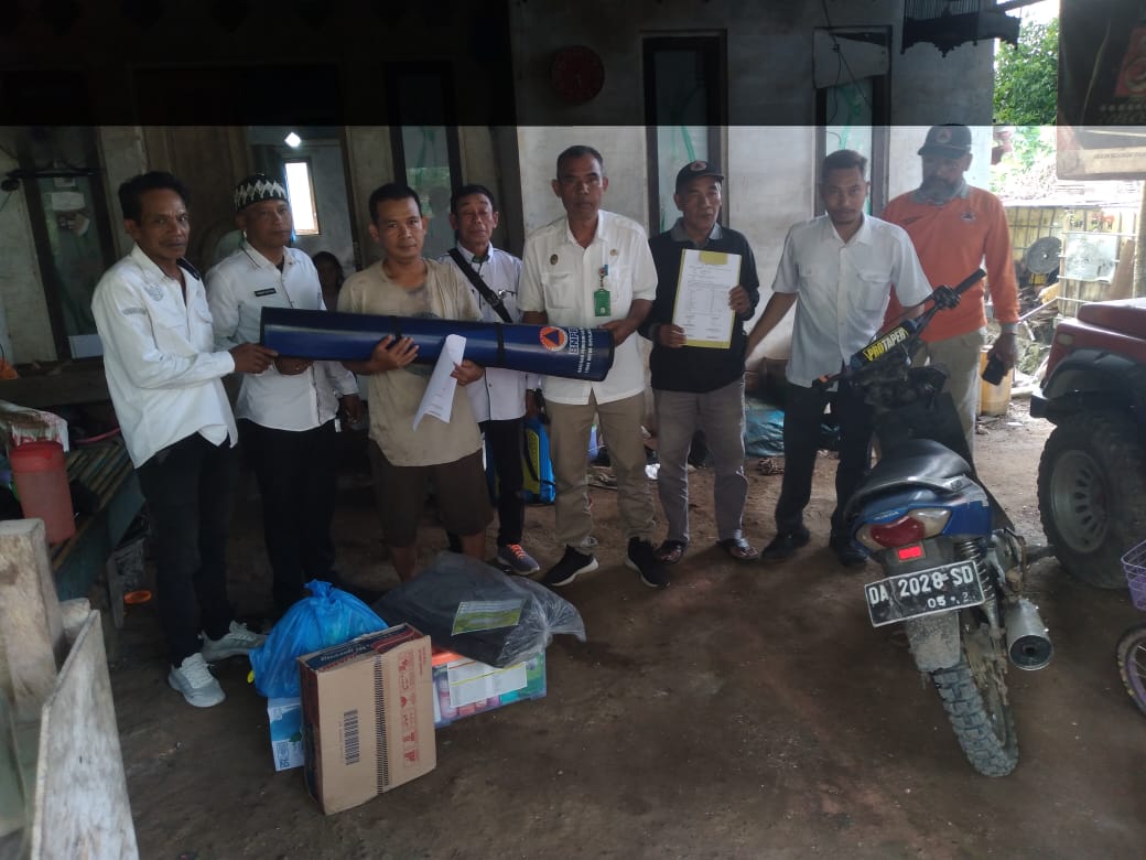 BPBD Banjar Salurkan Bantuan untuk Korban Angin Puting Beliung di Desa Mangkauk