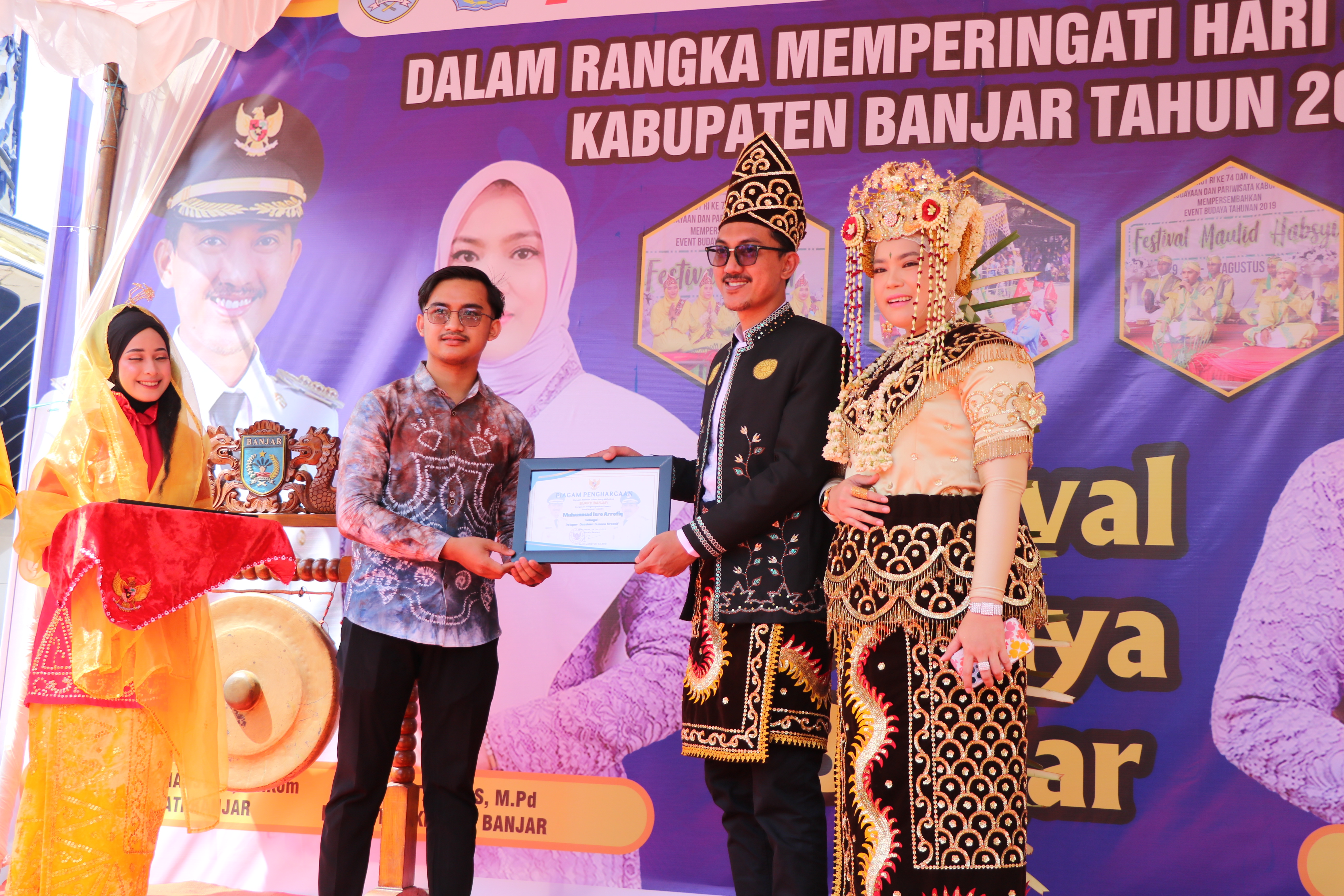 https://infopublik.banjarkab.go.id/Piagam Penghargaan Pelopor Desainer Muda Busana Kreatif